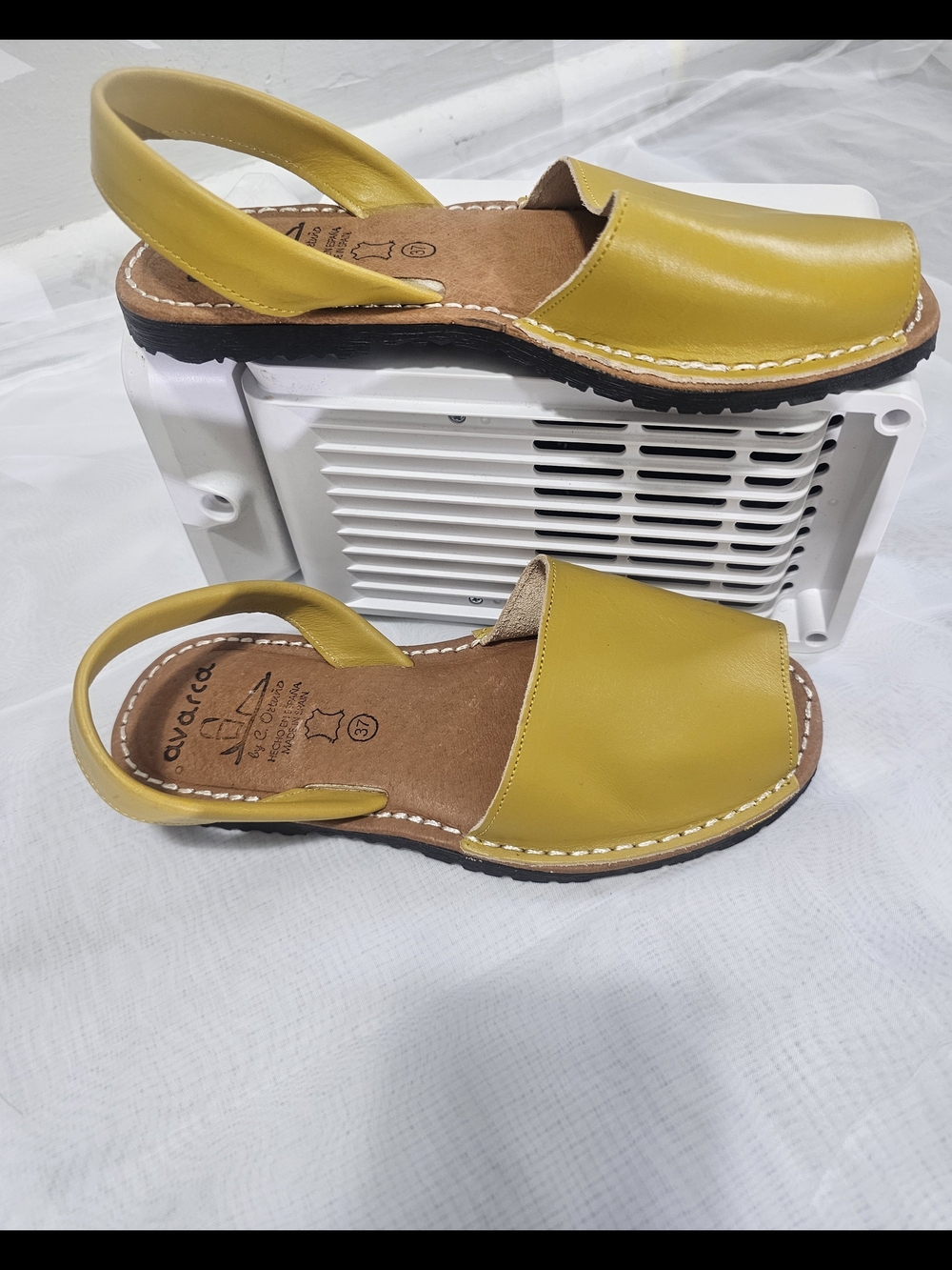 Avarca Women's Yellow Leather Slingback Flat Sandals Slip On US 5.5 EU 37 UK4